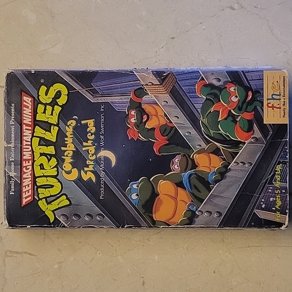 Family Home Entertainment Presents Teenage Mutant Ninja Turtles VHS Tape - Picture 1 of 6